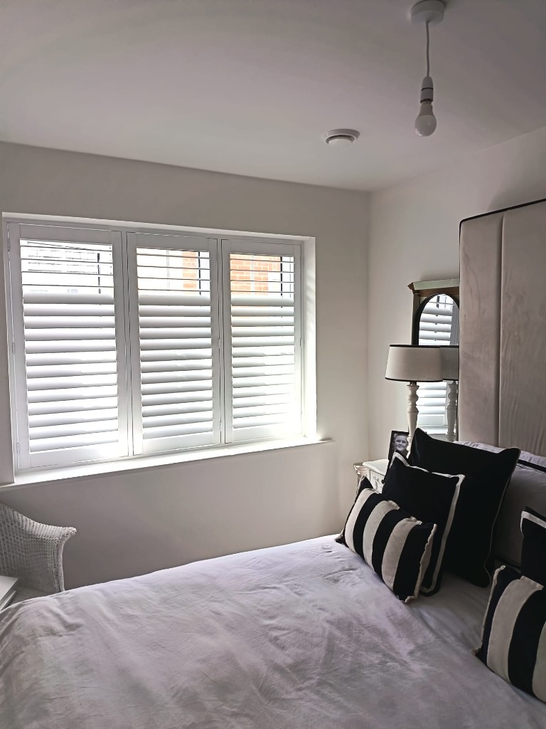 Three-panel Polylite shutters in pure white with 76mm louvres in a Snodland bedroom