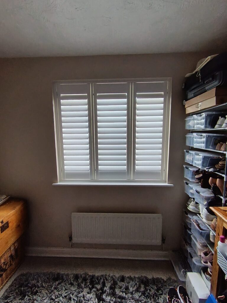 Super White 76mm hardwood shutters in a Tovil box room